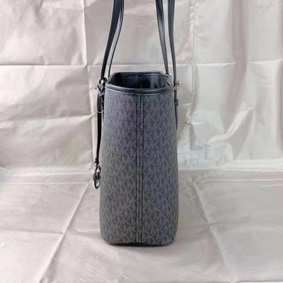 Michael Kors 35S2STVT2V Jet Set Travel Medium Carryall Tote In BLACK MULTI Michael Kors 35S2STVT2V Jet Set Travel Medium Carryall Tote In BLACK MULTI